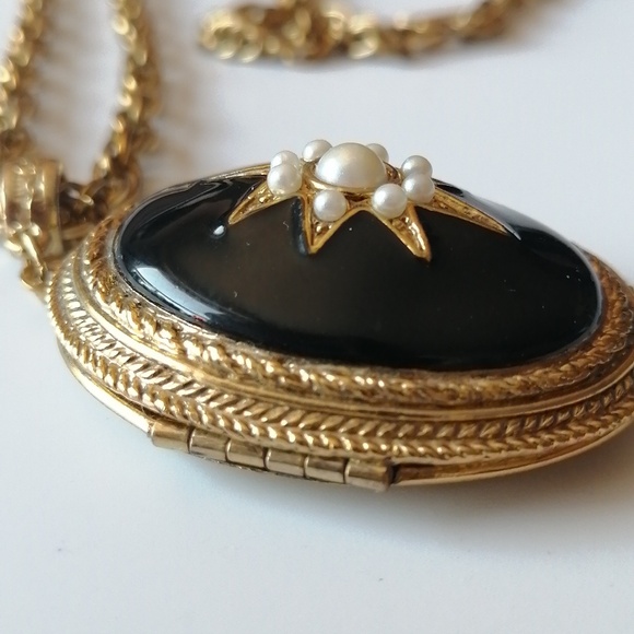 Vintage Necklace Faux Seed Pearls Black Enamel Goldtone Pendant Mourning Locket - Picture 6 of 9